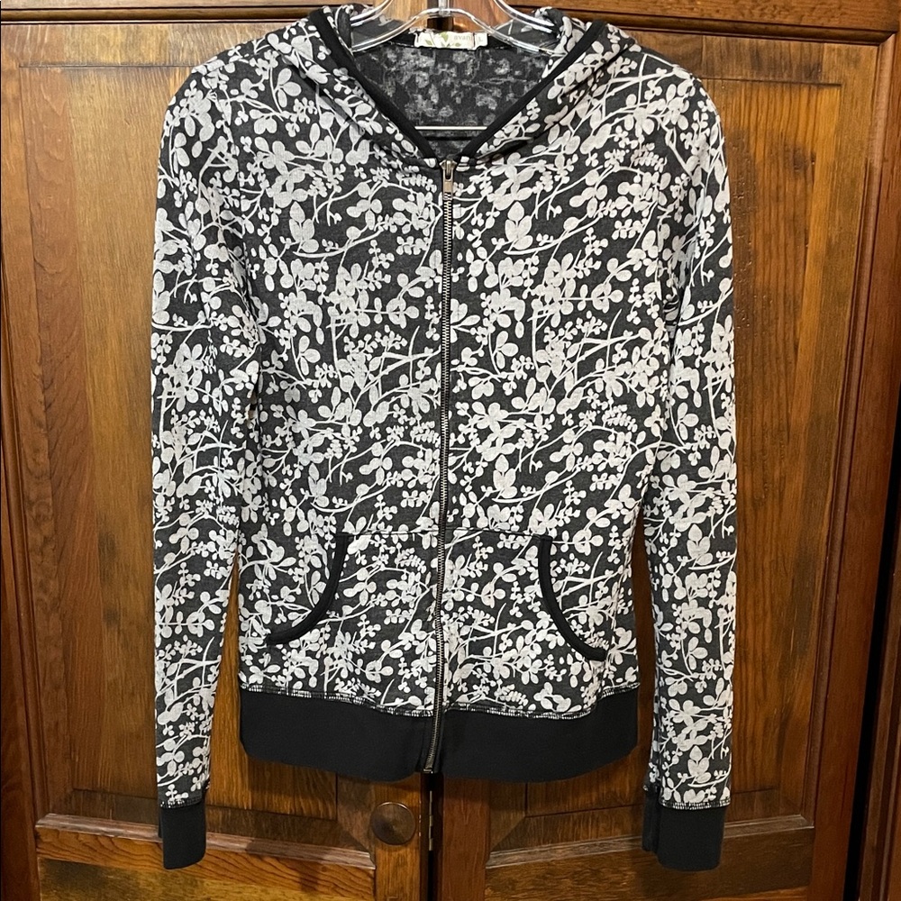 Avani Black and White Floral Women's Hoodie